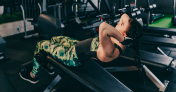 girl doing sit up bench exercise